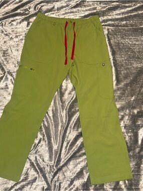 Figs Cairo pants in Matcha